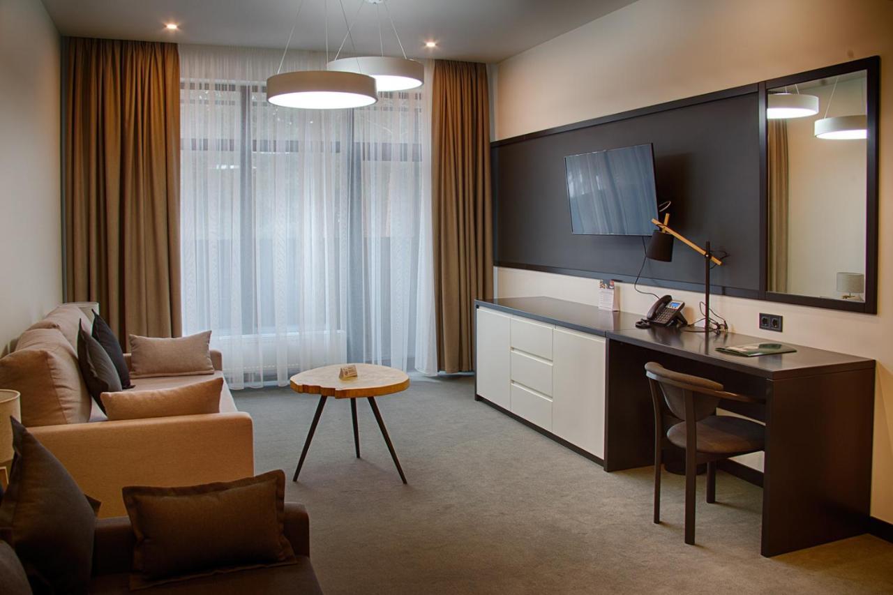 Sobi Hotel Вышгород Экстерьер фото