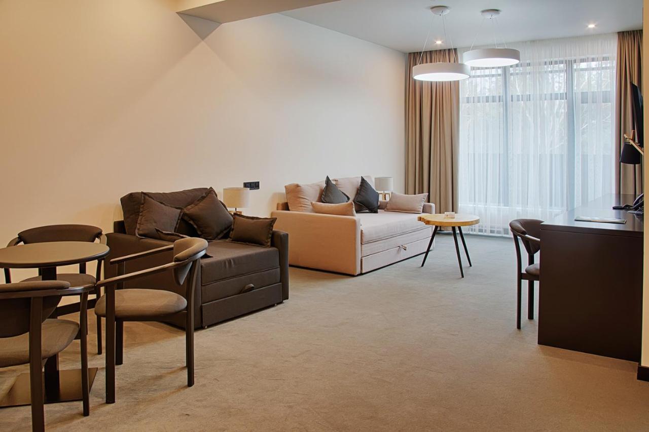 Sobi Hotel Вышгород Экстерьер фото