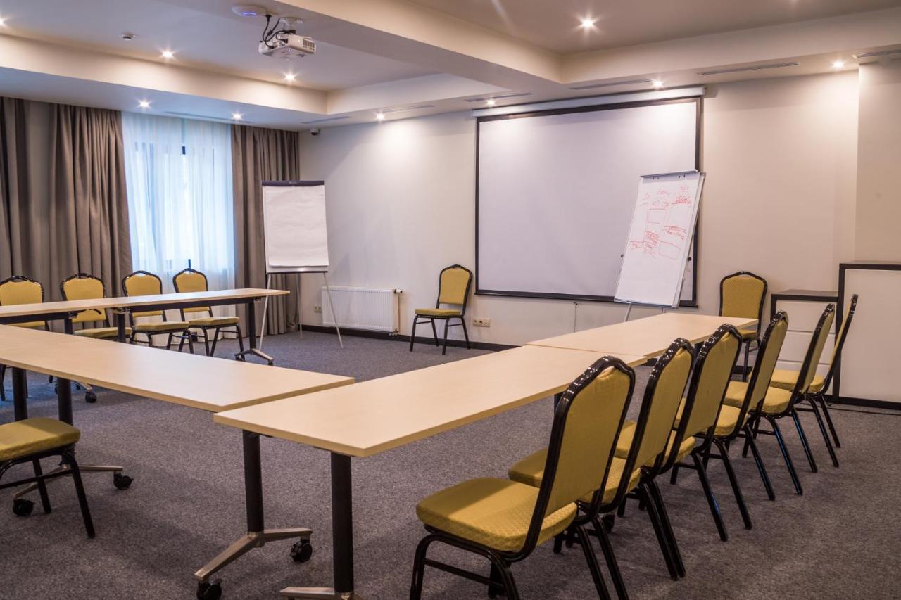 Sobi Hotel Вышгород Экстерьер фото